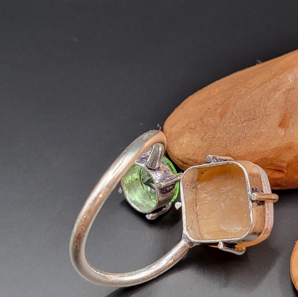 Mother of Pearl/Peridot Adjustable Ring - Silver Plated - NWT - Picture 3 of 8